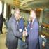Le Ministre saluant le Directeur Général de l'Exploitation de la BEAC, Cédric ONDAYE EBAUH, de nationalité congolaise